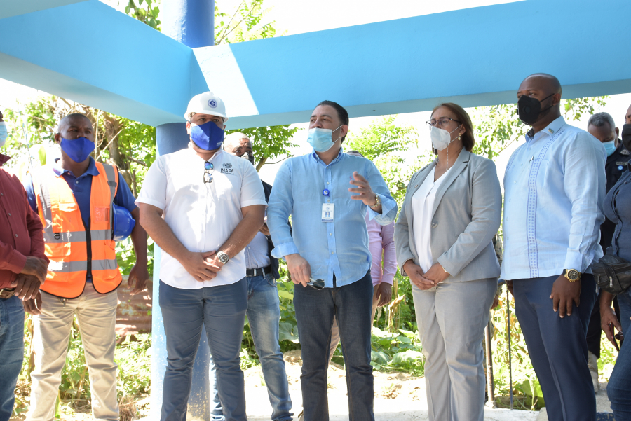 Comisión de INAPA y juntas de vecinos dan seguimiento a trabajos para optimizar servicio de agua potable en El Carril de Haina